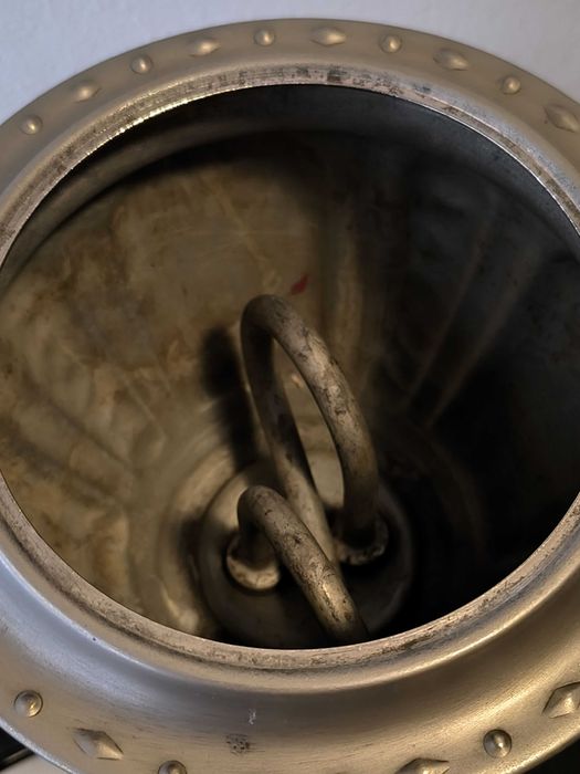 Antigo Samovar soviético/russo em metal.