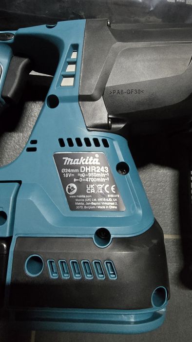 Młotowiertarka Makita DHR243