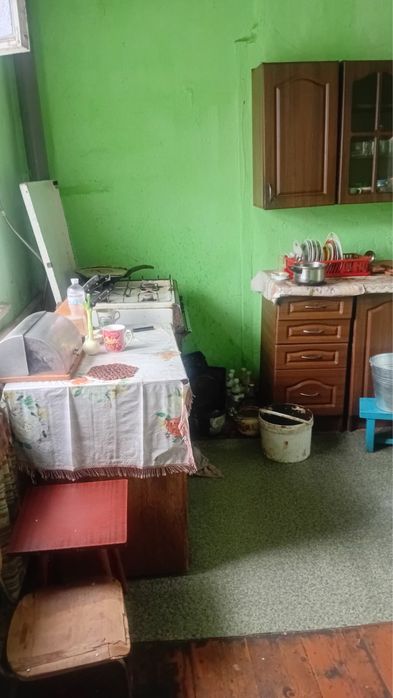 Здається дві окремі кімнати в приватному будинку.