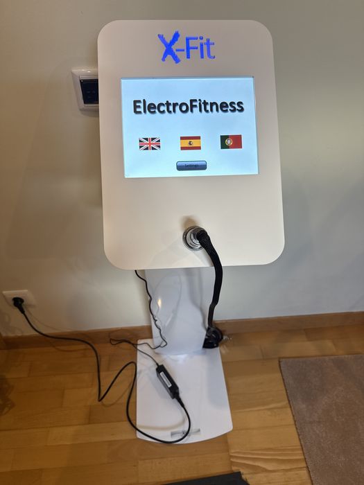 Estação Profissional EMS X-Fit + 2 Fatos