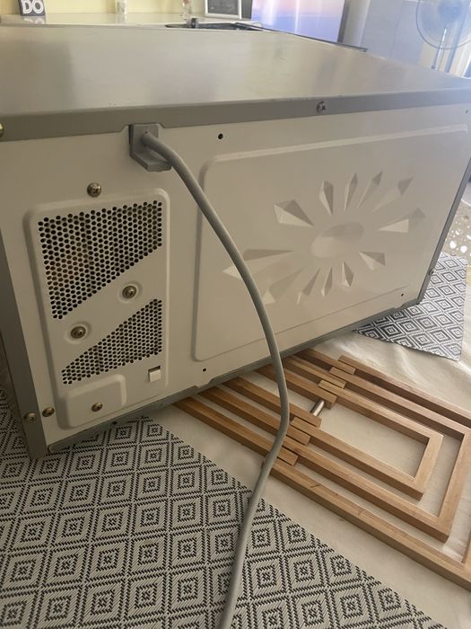 Micro-ondas Sanyo EM-FL50N  “impecavel quase novo”