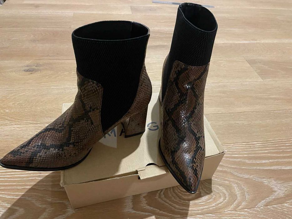 Козаки-ботинки жіночі RESERVED, екошкіра, зміїний принт, р.38.