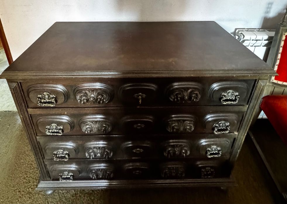 Cómoda com gavetas quarto
