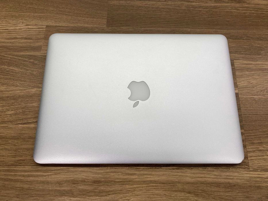 MacBook Air 13 (A1466) - 8GB Ram, 128GB SSD - Com carregador64586065627651121