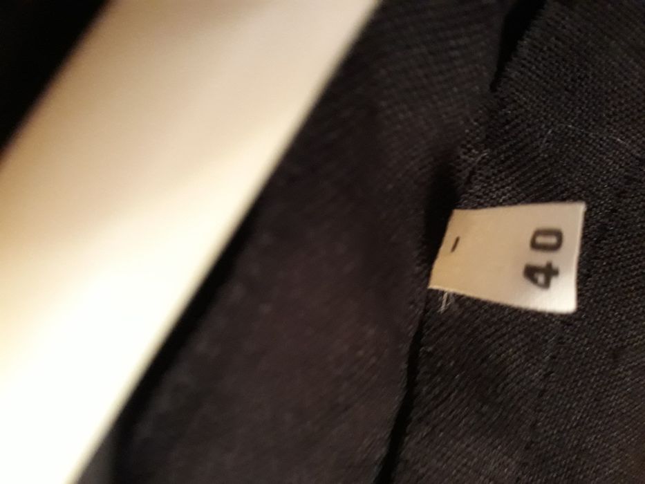 Conjunto saia e casaco preto tamanho 40 como novo