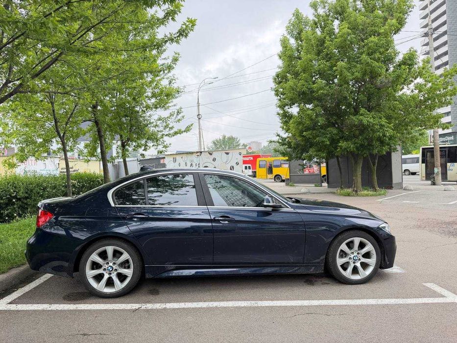 BMW 328і 2015 рік
