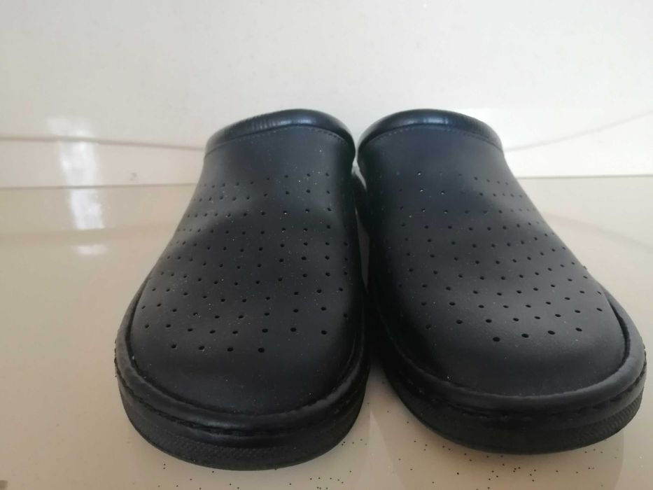 Skórzane klapki damskie