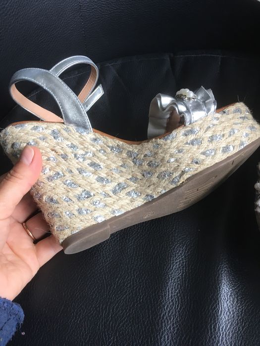 Sandálias cor prata