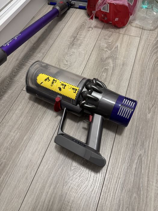 Dayson V10 Absolute w zestawie z szczotką i ładowarką