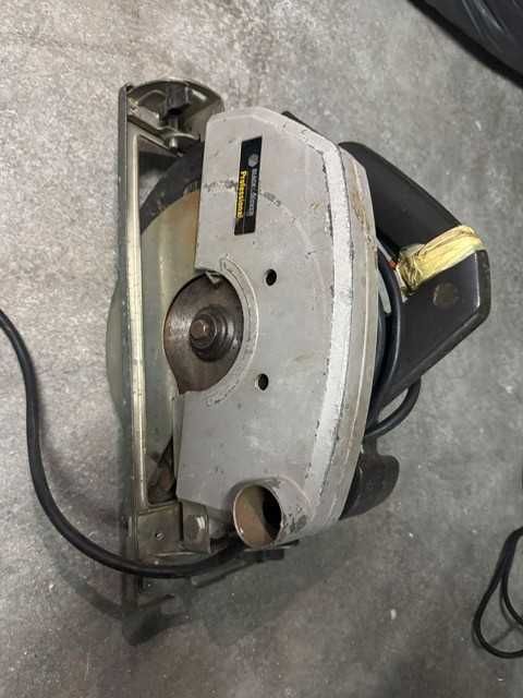Serra eléctrica Black-Decker profissional