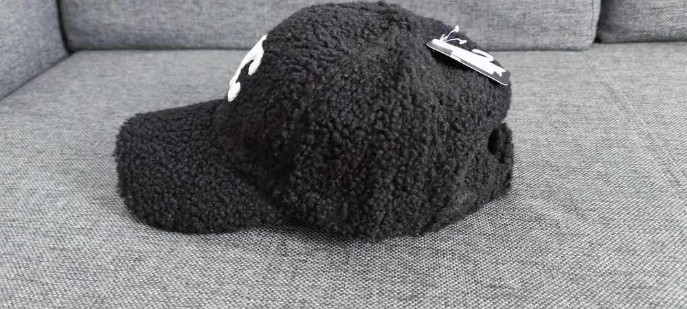 Nowa czapka z daszkiem Celina