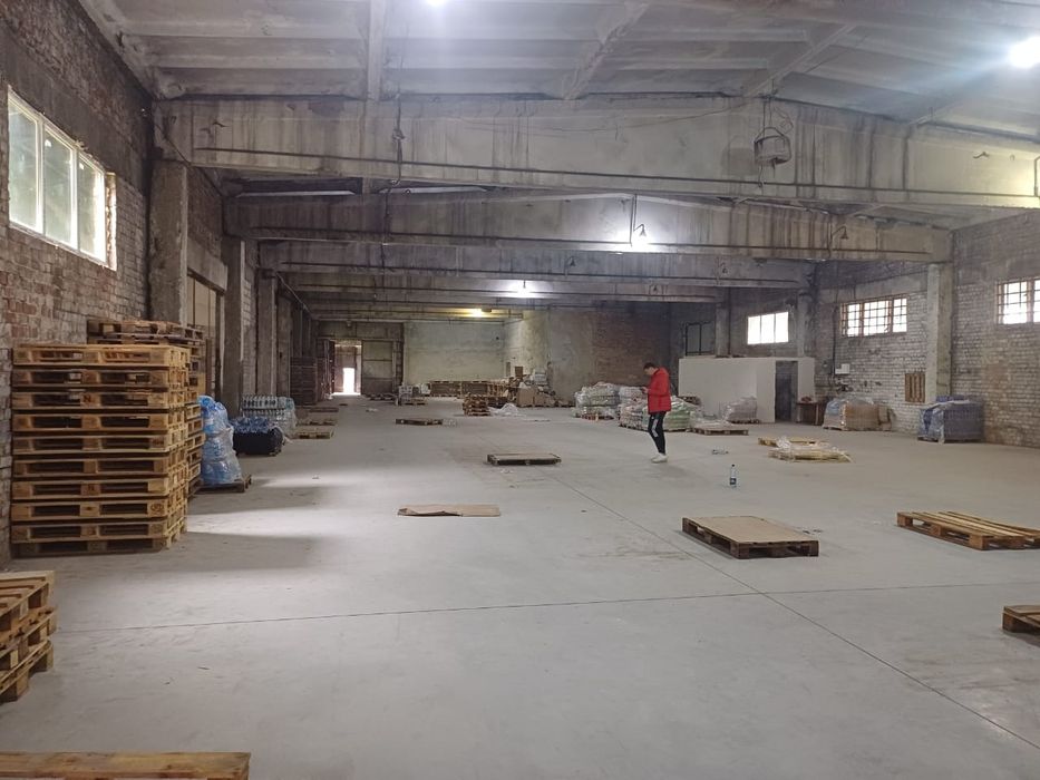 Продаж комерційного приміщення складу площею 2100м.кв