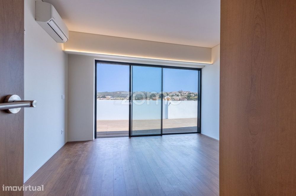 Apartamento T4 Duplex Novo no Prestigiado Edifício Alameda