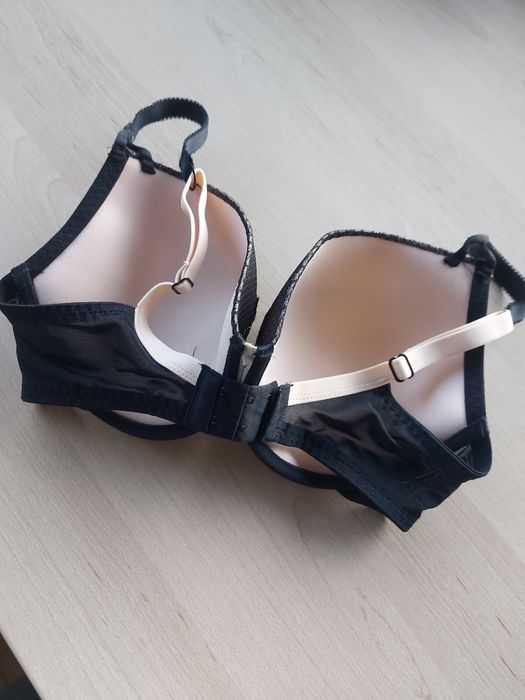 Biustonosz M&S rozmiar 70F nowy