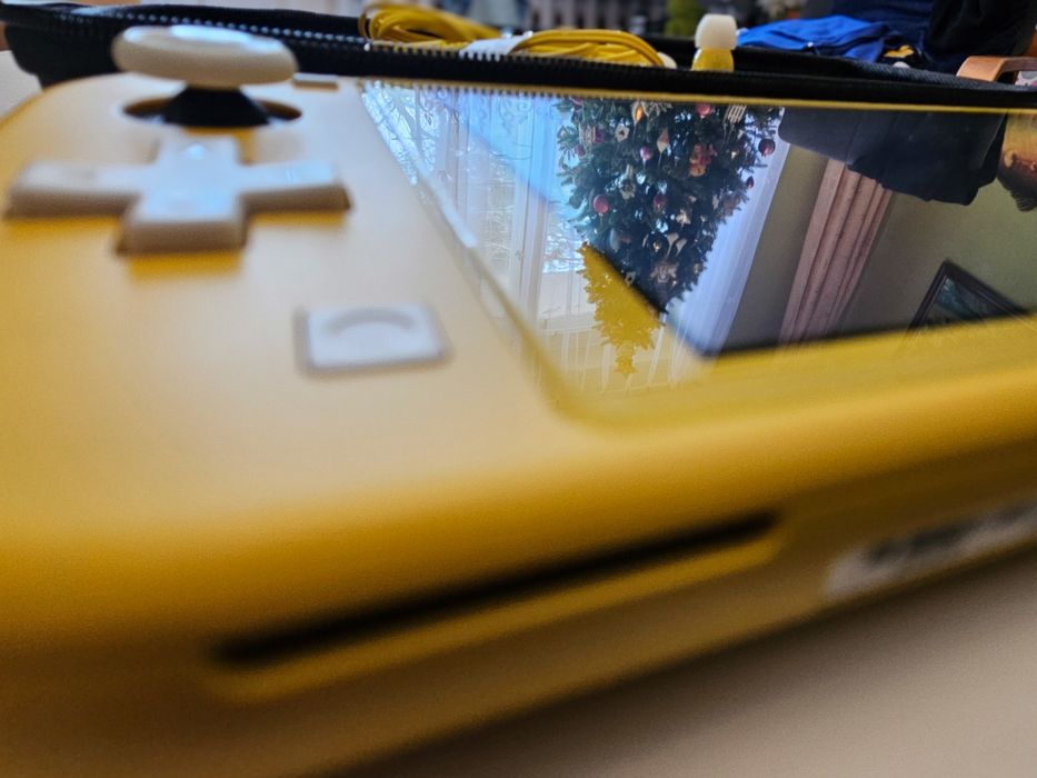 Nintendo Switch Lite Żółty + 256GB + gry + bogaty zestaw, idealny stan