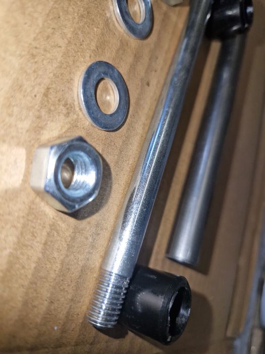 Nowa kpl oś wahacza ramy kola tyl Romet motorynka komar