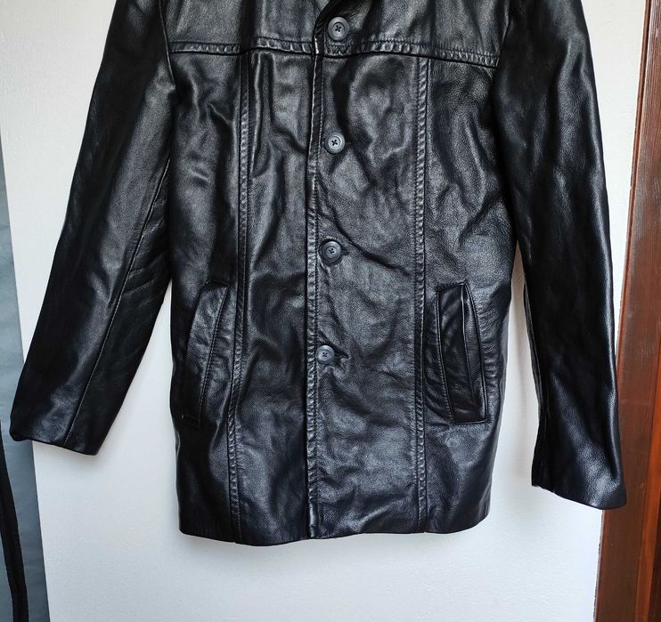 Kurtka dłuższa Płaszcz Płaszczyk skórzana czarna unisex na guziki