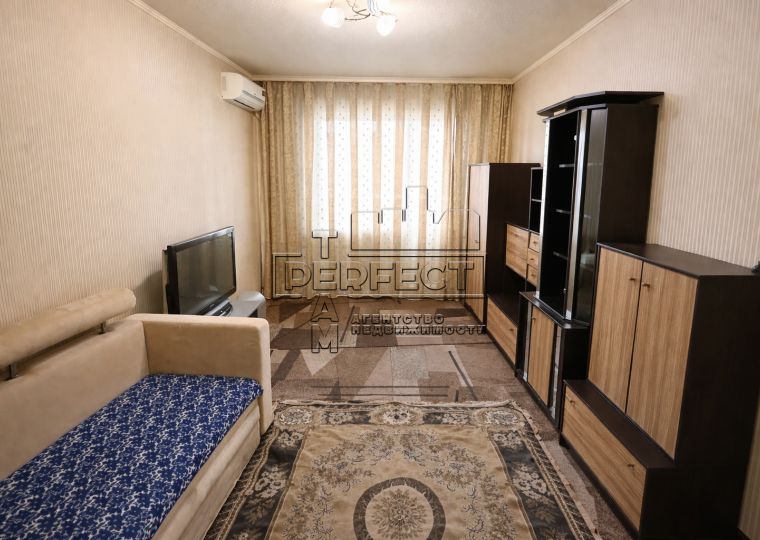 Продаж 3к квартири Червоної Калини 17Г