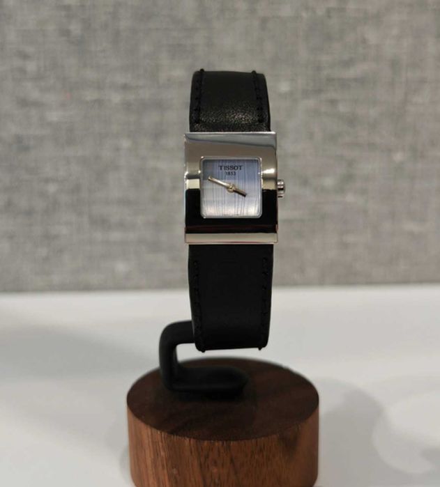 Жіночий годинник часы Continental Sapphire