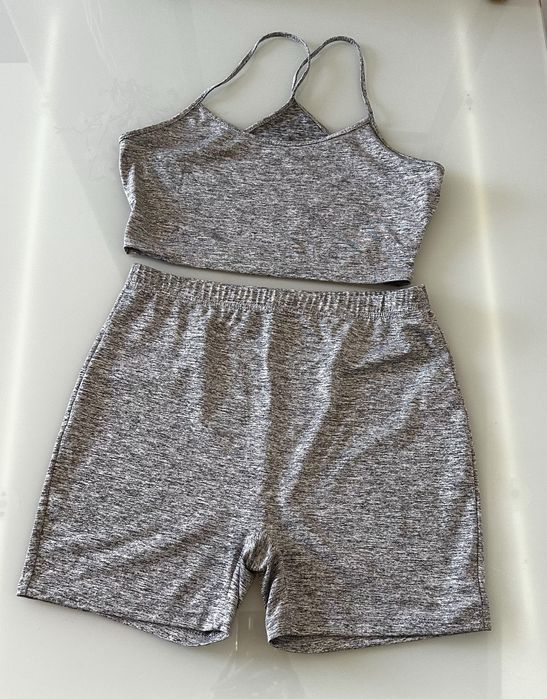 Conjunto desporto cinza top e short L 40