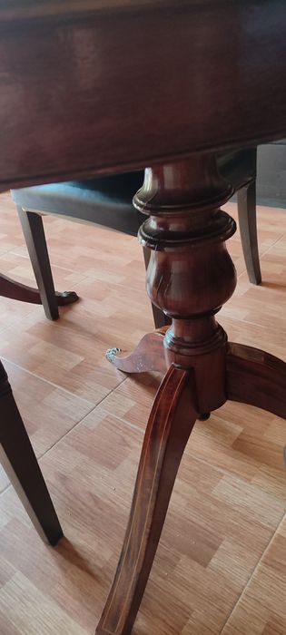 Mesa de jantar antiga