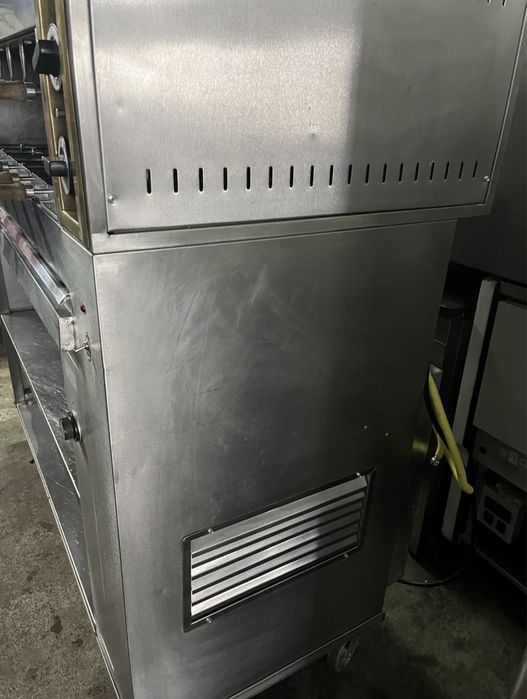 Churrasqueira Rodizio a gás de 20 espetos com móvel de arrumação