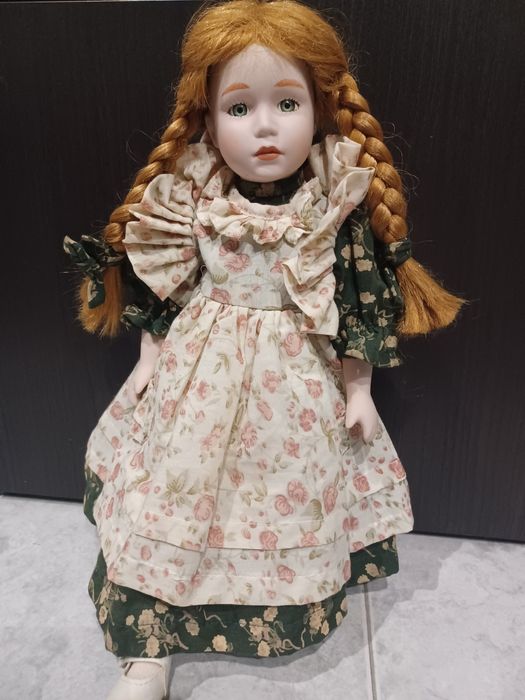 Bonecas de porcelana variadas