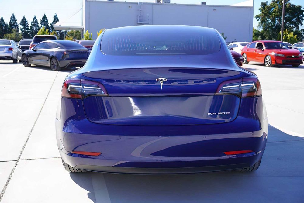 Tesla Model 3 Long Range      2019
