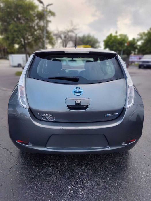 Nissan LEAF SL      2015