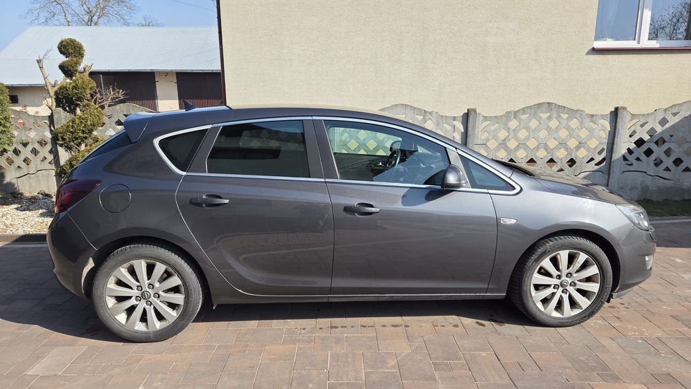 Opel Astra J ,2011 R  HATCHBACK , 2.0 CDTI 160KM 210tys Grafitowy