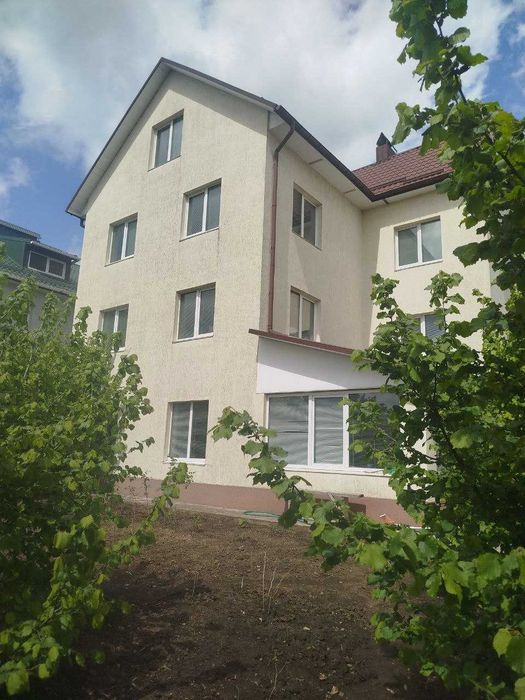 Будинок центр пляж 220 кв.м всі міські комунікації , 9 соток землі