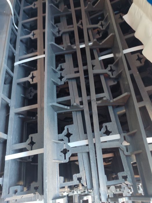 Пластиковий садовий бордюр.Бордюрна стрічка з кілочками. Екобордюр