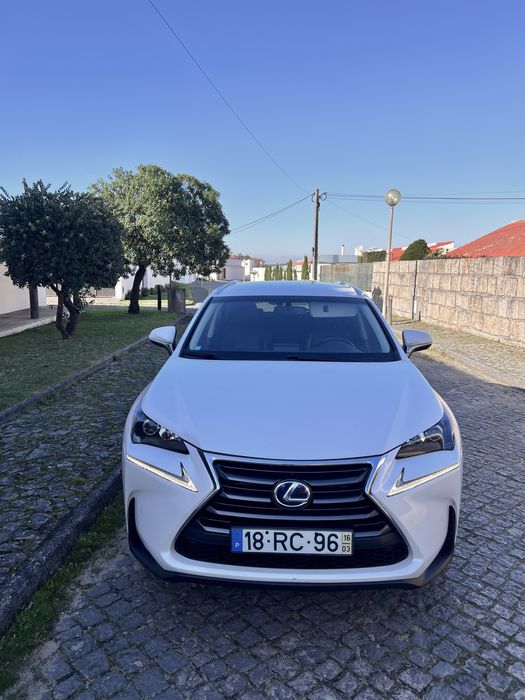 Lexus  300  Nxh hibrido