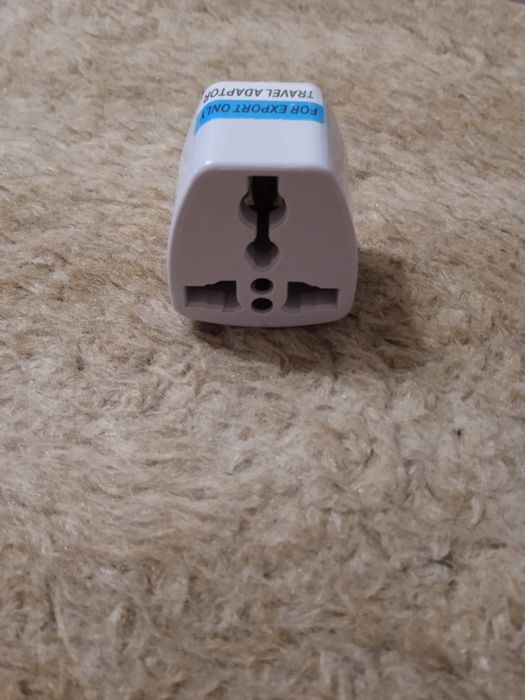 Перехідник, вилка, адаптер універсальна.