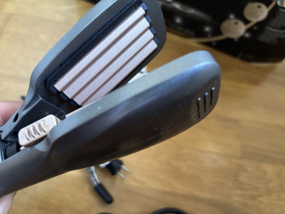 Prancha de Cabelo Christina Aguilera Keratin + Acessórios – NOVA
