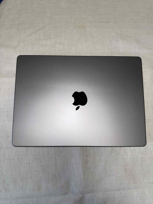 MacBook Pro 14” 2023 M2 Pro 32GB RAM 1TB SSD + Magic Mouse + AppleCare