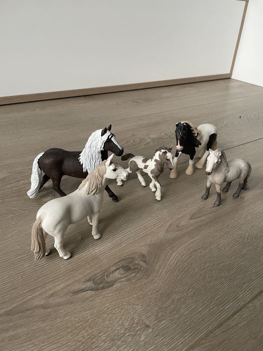 Zestaw koni Schleich