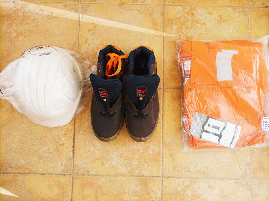 Equip proteção Individual por estrear - capacete, botas, vestuário