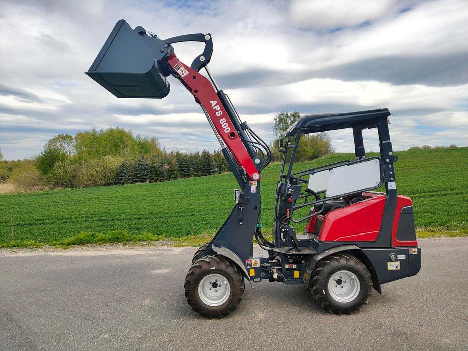 Ładowarka kołowa APS 800 – Yanmar 17,8 kW | Udźwig 1100 kg | Hydrostat