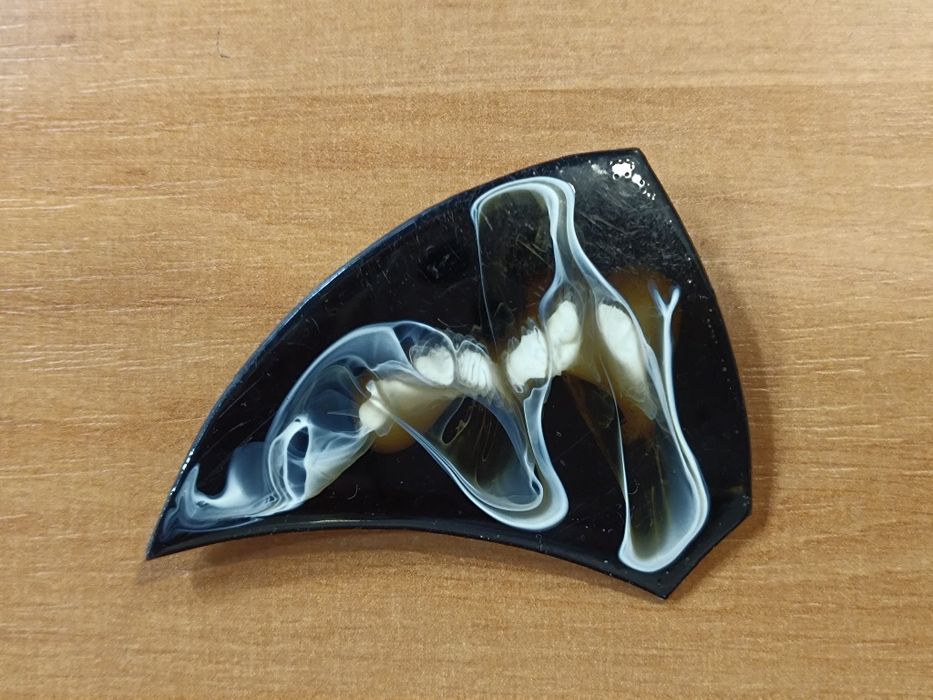 stara duża broszka z czasów PRL