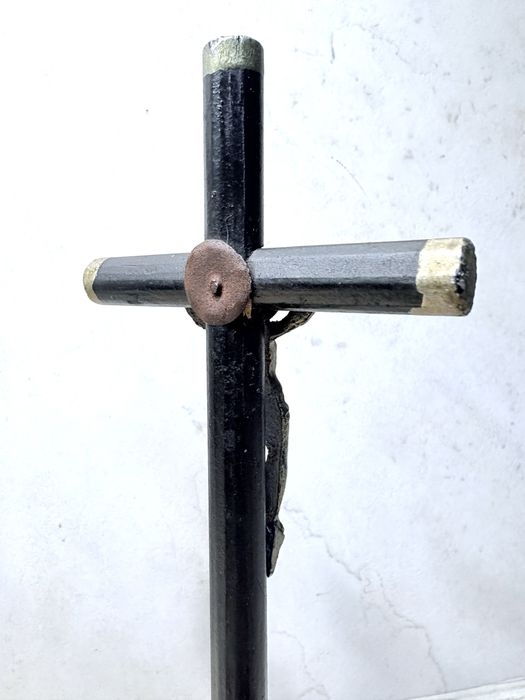 Pequeno antigo crucifixo popular em madeira - fim do Sec. XlX , início do Sec.  XX