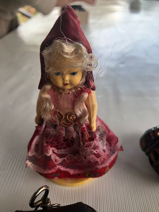 Статуэтка сссср красная шапочка и папугай (дерево)