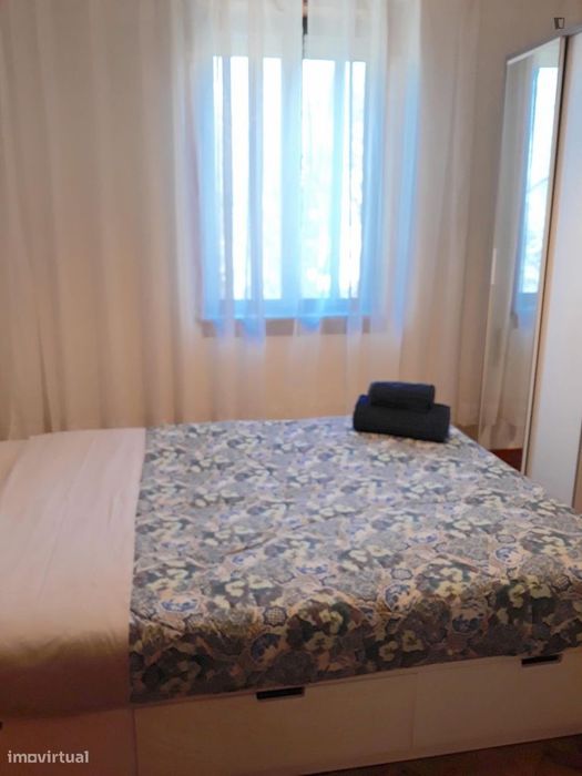 Quarto - localizado em Lordelo do Ouro Porto