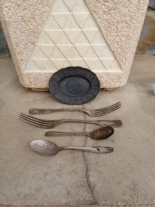 Velharias e loiças antigas