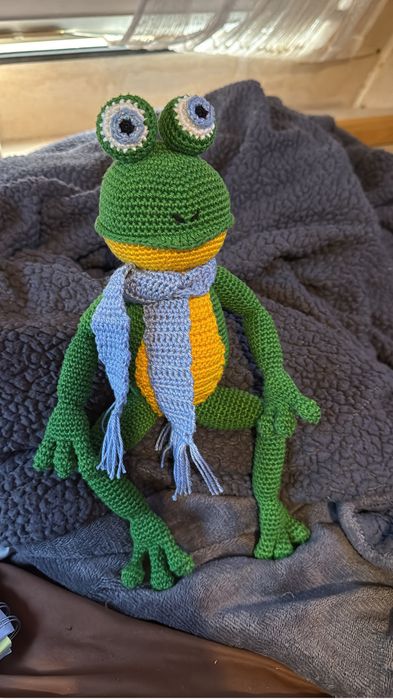 Amigurumis Artesanais Feitos à Mão com Muito Carinho! Linha Glow brilha no escuro coelho(a) 35 sapo 25 €