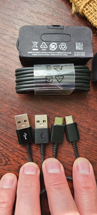 кабель зарядки смартфону