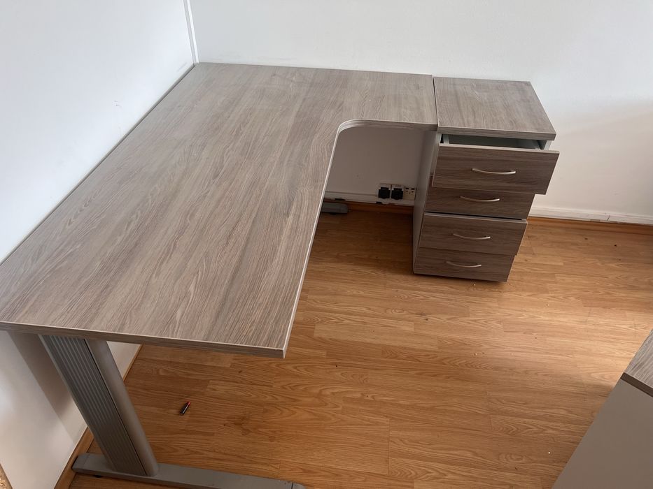 biurko narożne meble biurowe