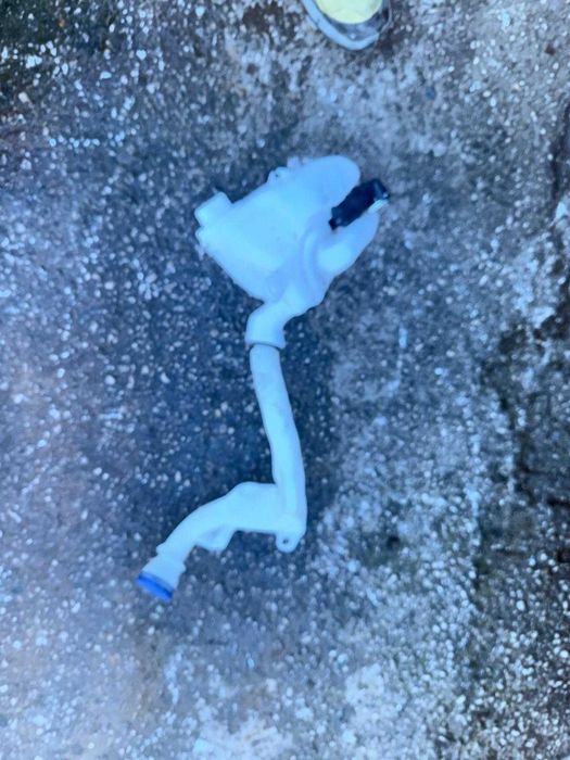 DEPOSITO DE AGUA ESGUINCHE PEUGEOT 208