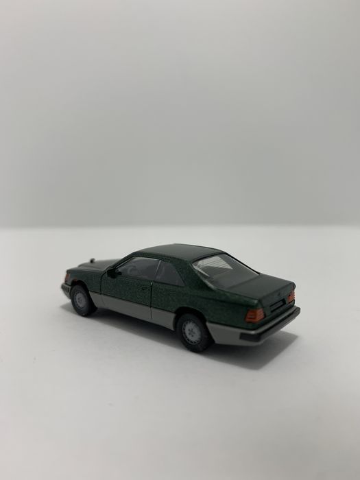 Miniatura Mercedes 300 CE Coupé da Herpa escala H0 1/87
