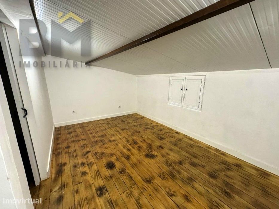 Moradia T1 à venda em Salgueiro do Campo com terreno rústico!